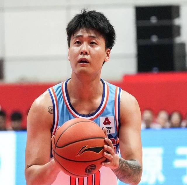 包含施瓦岑贝啦尔莱齐尼格取得主场连胜，实力证明无误的词条