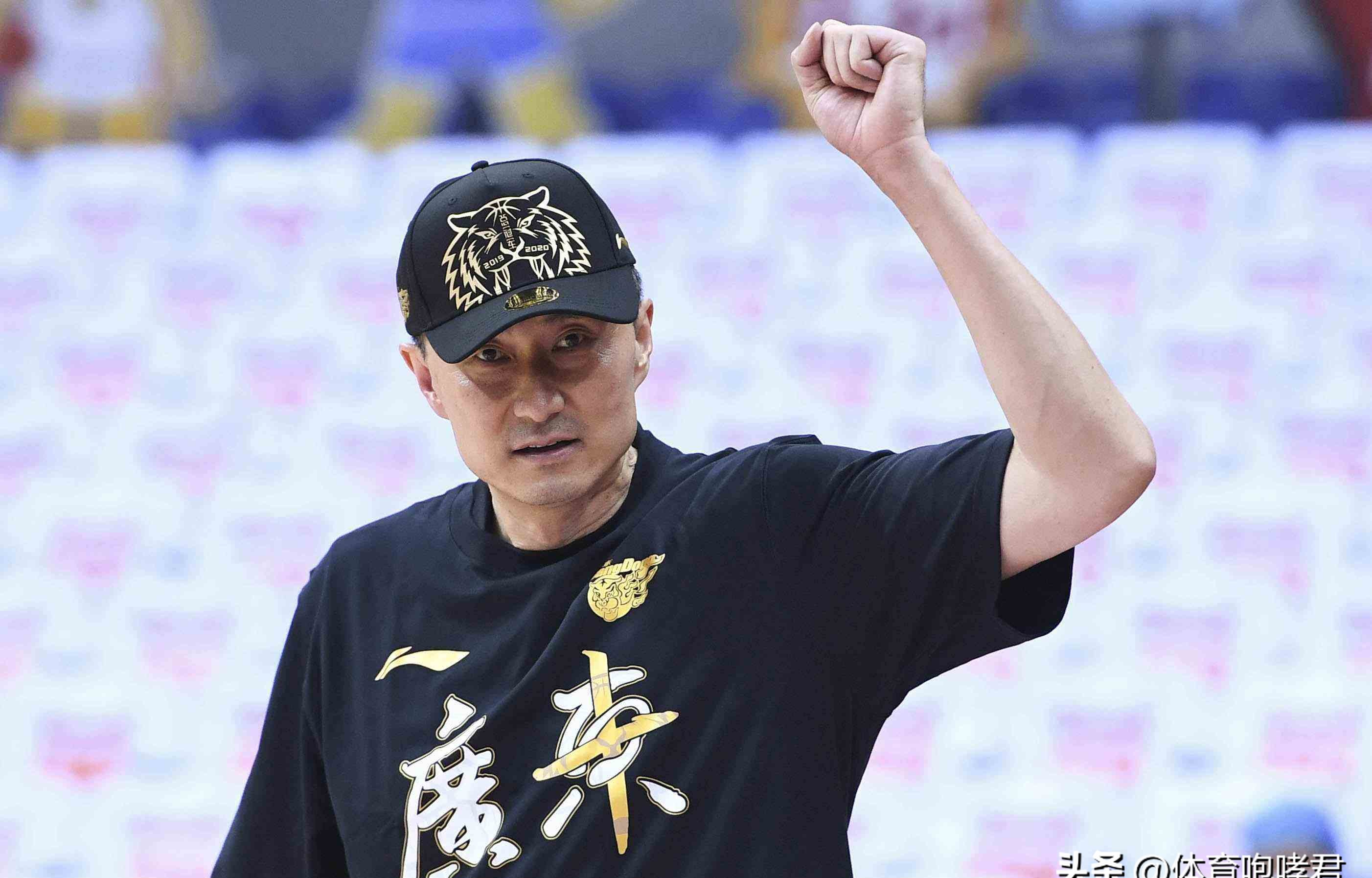 全力以赴，助力球队率先突破对手防线！