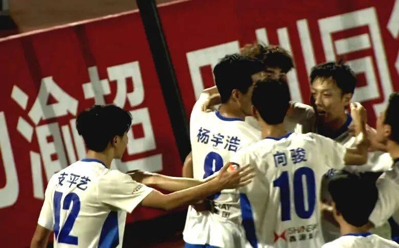 aoa体育娱乐-重庆斯威惜败，球员表现受到赞誉的简单介绍