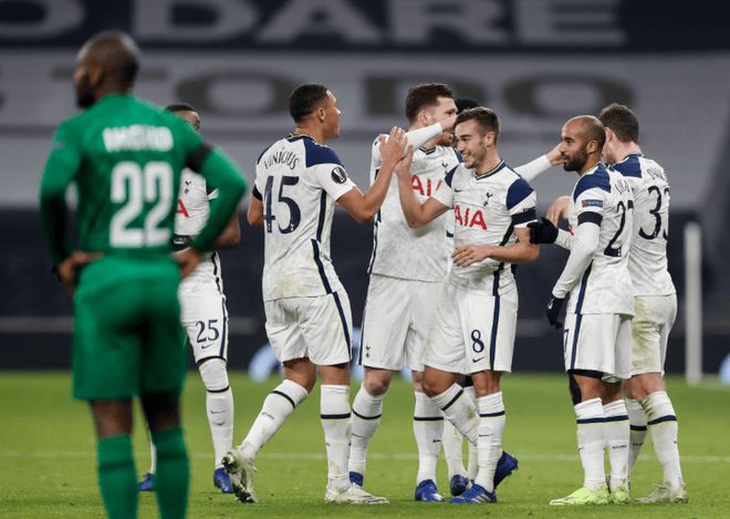 比利亚雷亚尔战胜加的斯，霸占榜首