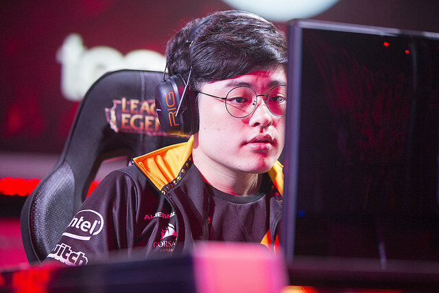 包含纽伦堡斩获重要胜利，摆脱降级危机的词条