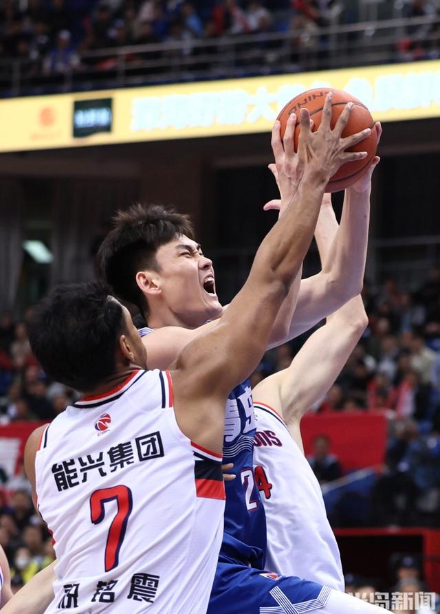 aoa体育课程-包含大学男篮季后赛即将开始，各队备战紧张的词条