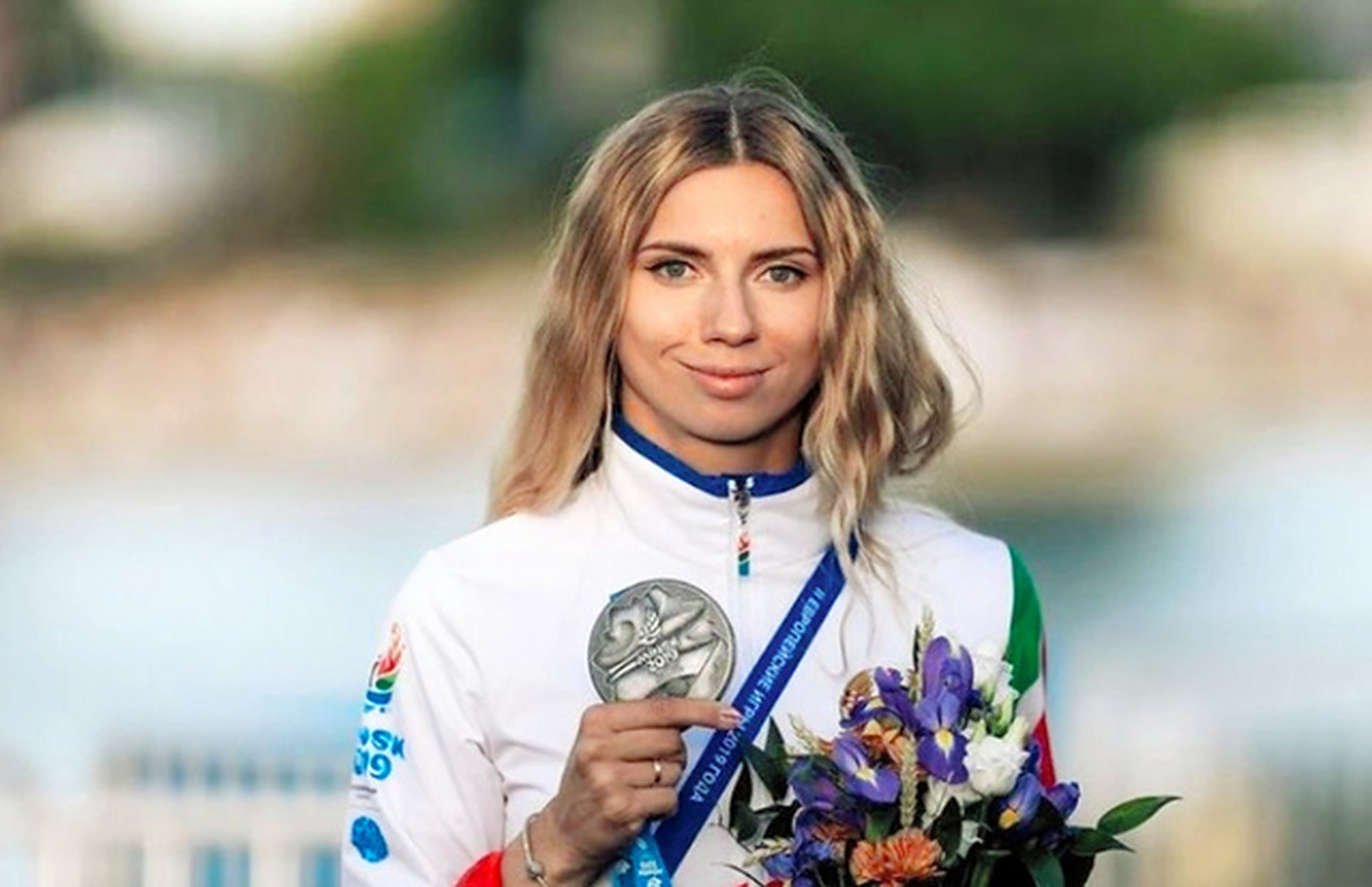 包含波兰田径选手冲刺一拍,获得殿军的词条 包含波兰田径选手冲刺一拍,获得殿军的词条