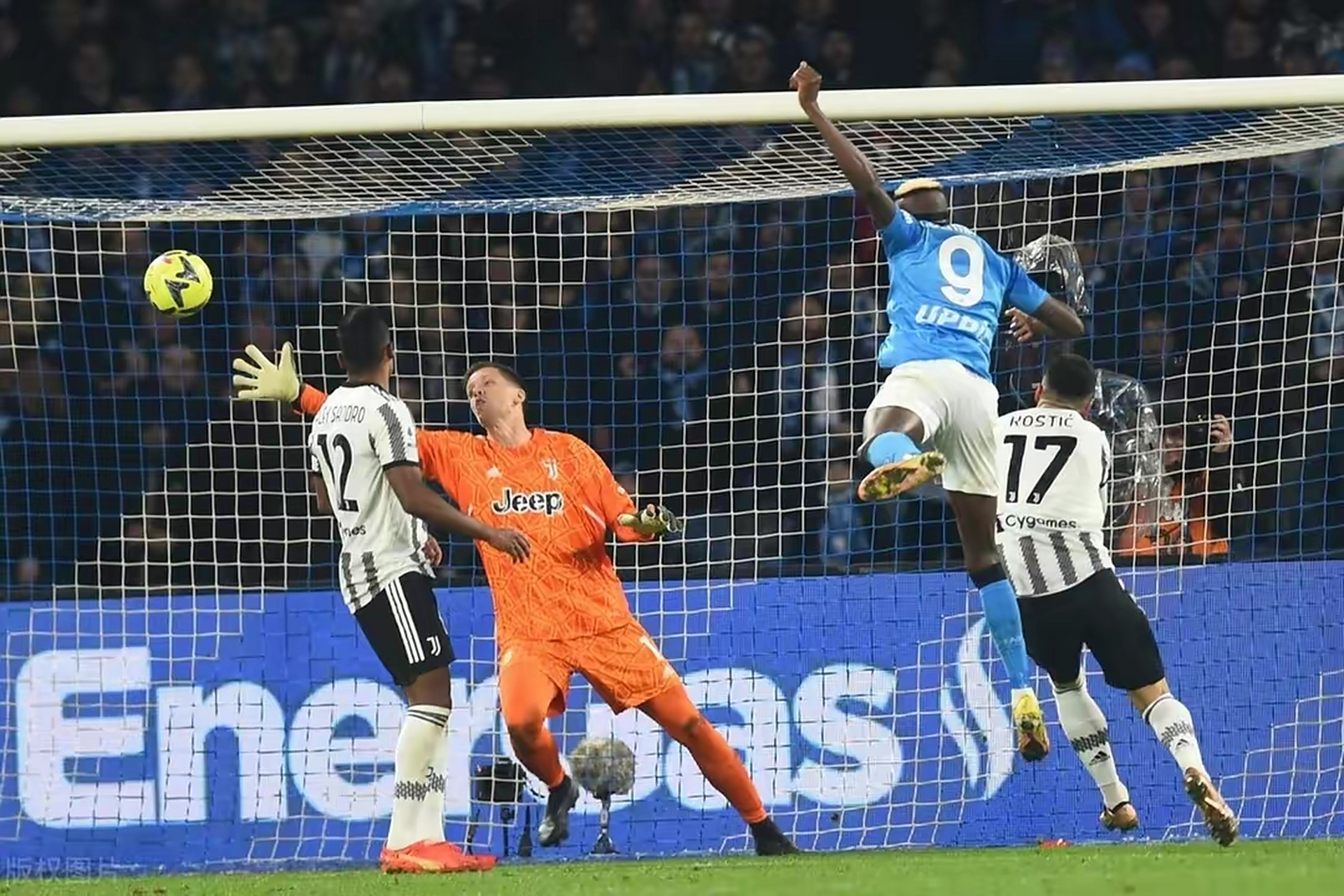 尤文图斯大胜那不勒斯，主场连胜