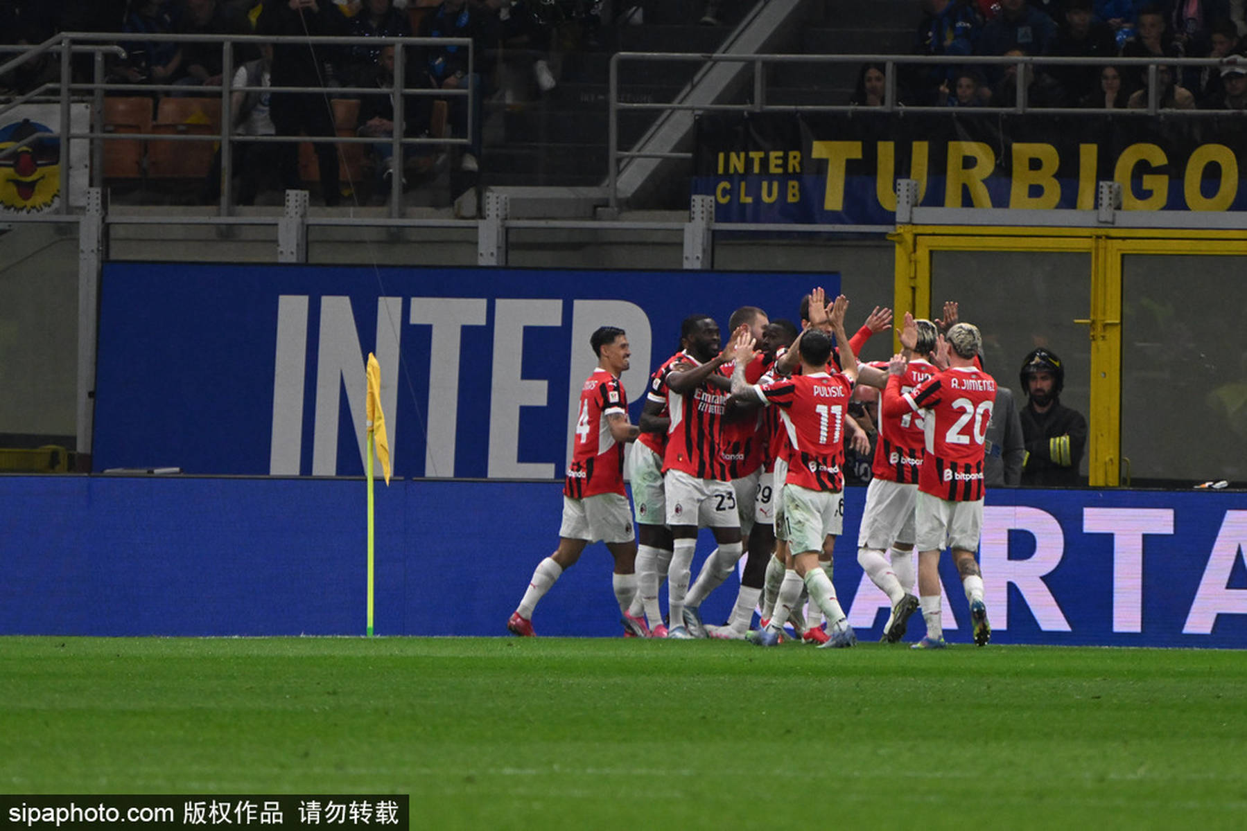 意甲球队在欧冠比赛中取得胜利