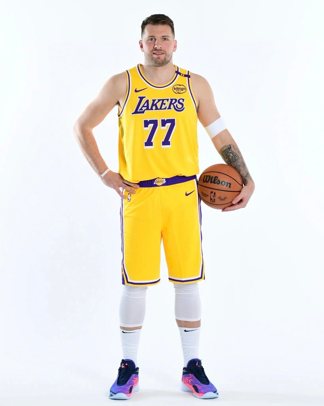 aoa体育娱乐-独行侠力克魔术，东契奇强攻快跑