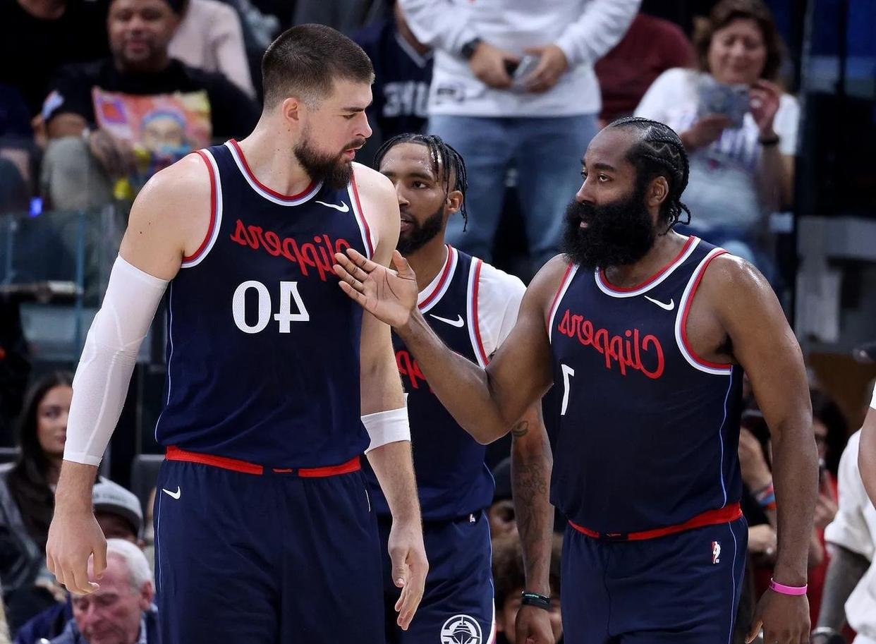 aoa体育课程-快船战术精准带领球队连胜势头势不可挡的简单介绍