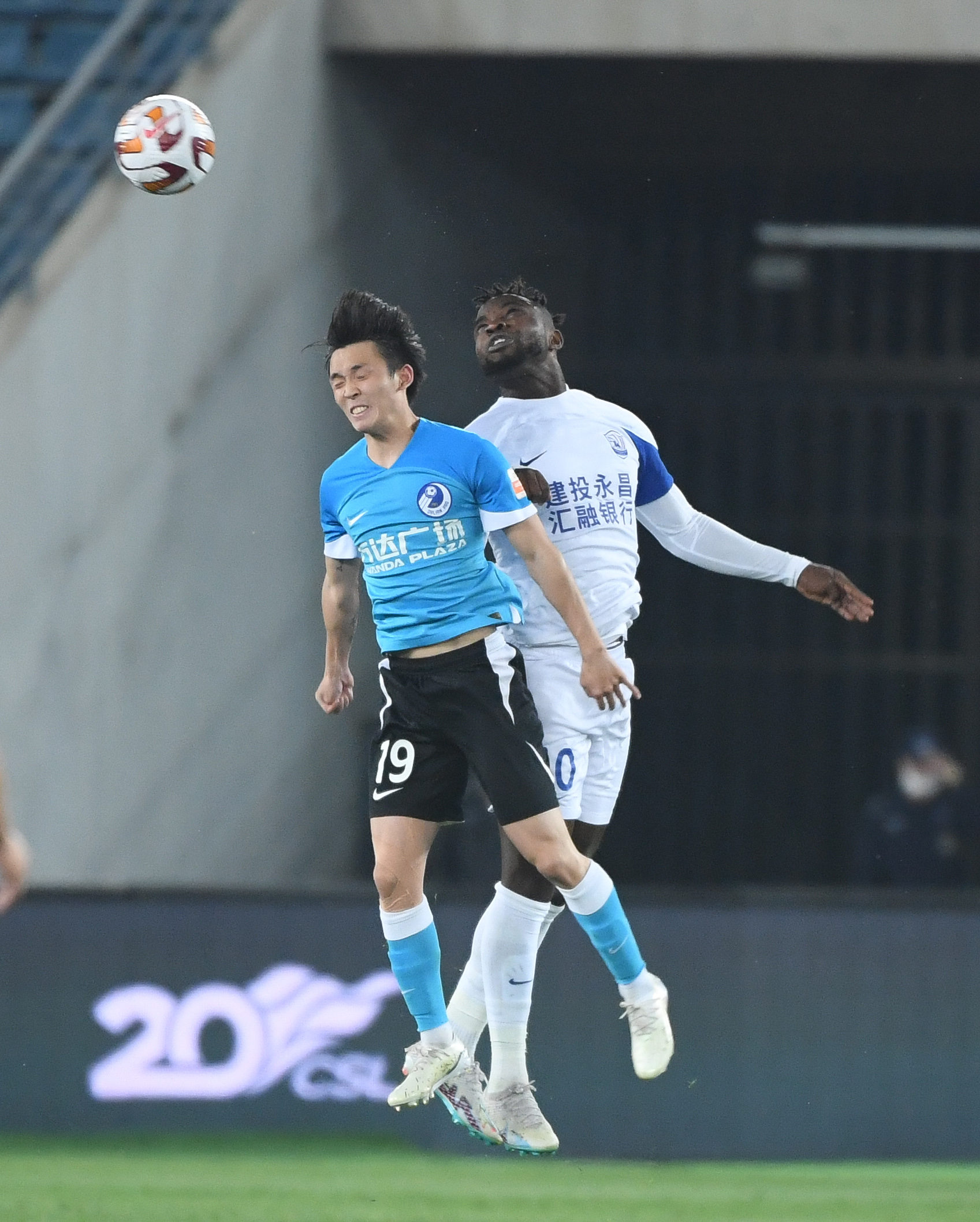 大连一方主场战平武汉卓尔，仍有希望保级