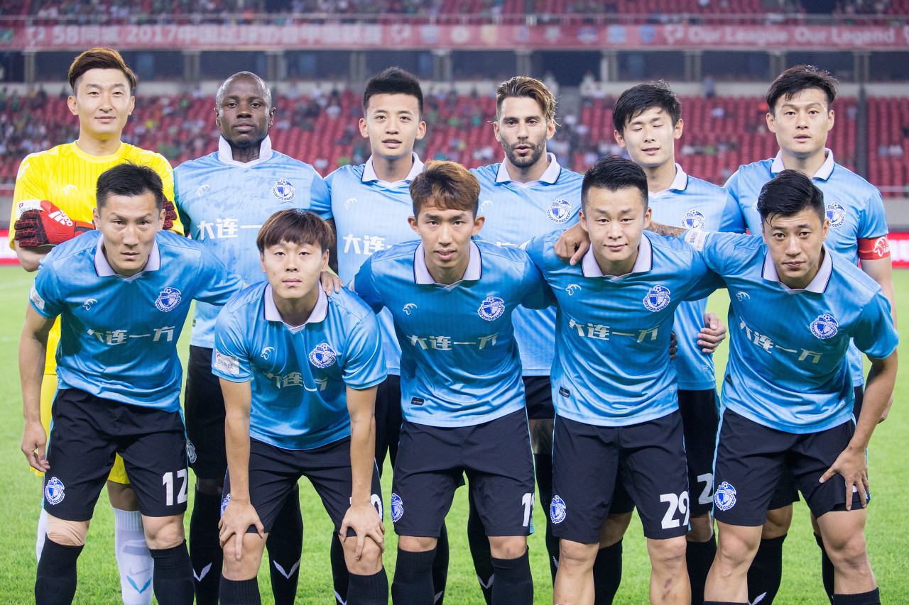 大连一方主场战平武汉卓尔，仍有希望保级