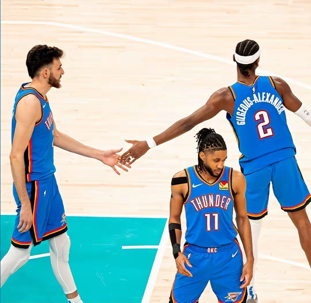 aoa体育活动-包含猛龙大将安东尼-戴维斯再度爆发，力压灰熊晋级总决赛的词条