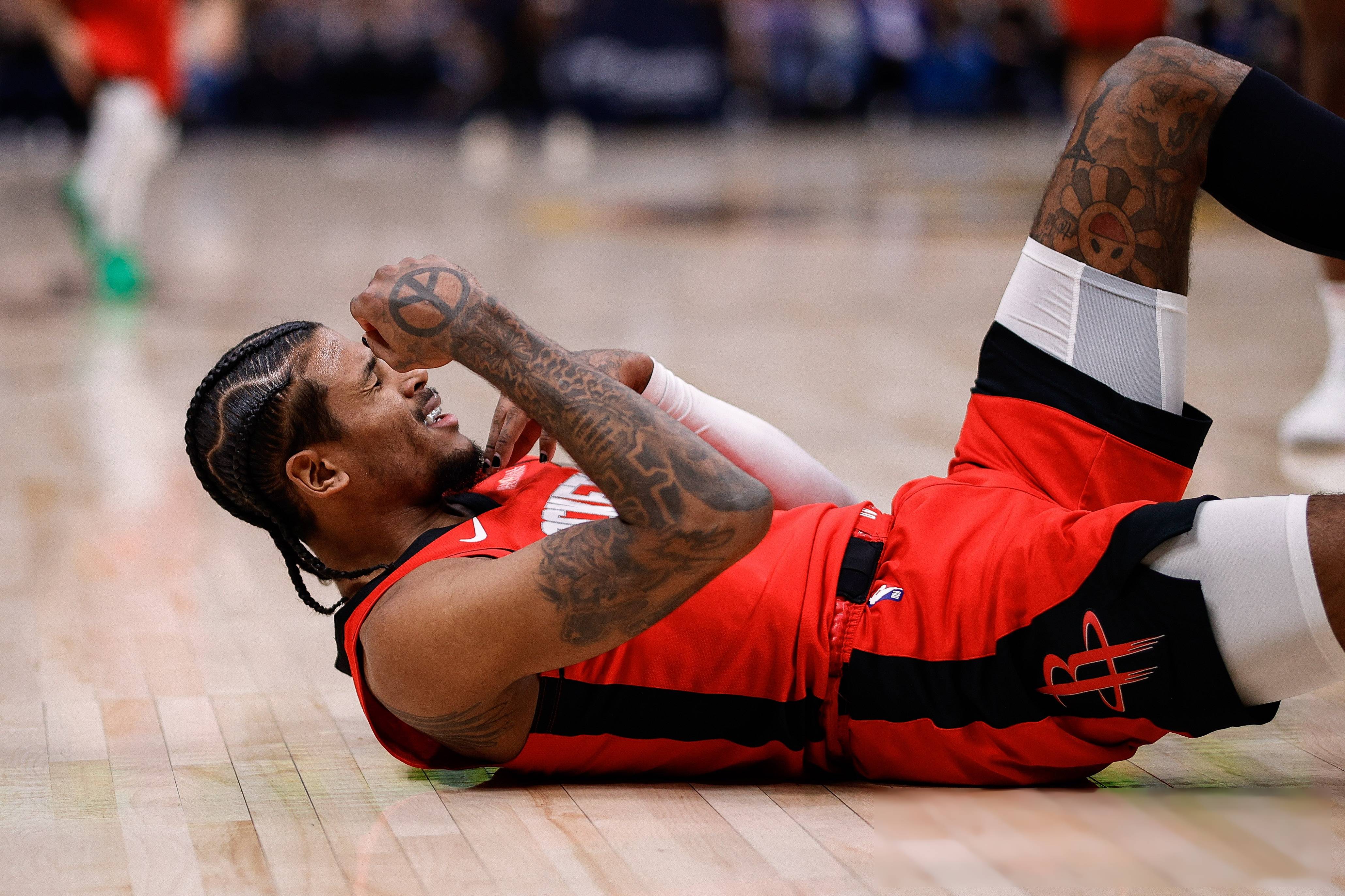 aoa体育-包含猛龙队员连番进攻，力克对手的词条